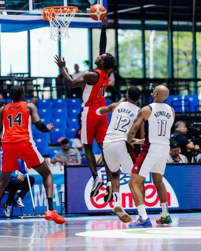 加拿大男篮完胜尼克斯,艾顿绝境逆转 加拿大男篮完胜尼克斯,艾顿绝境逆转