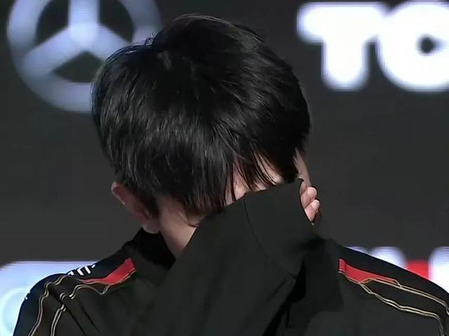 LPL选手赛后落泪,背后故事感人 LPL选手赛后落泪,背后故事感人