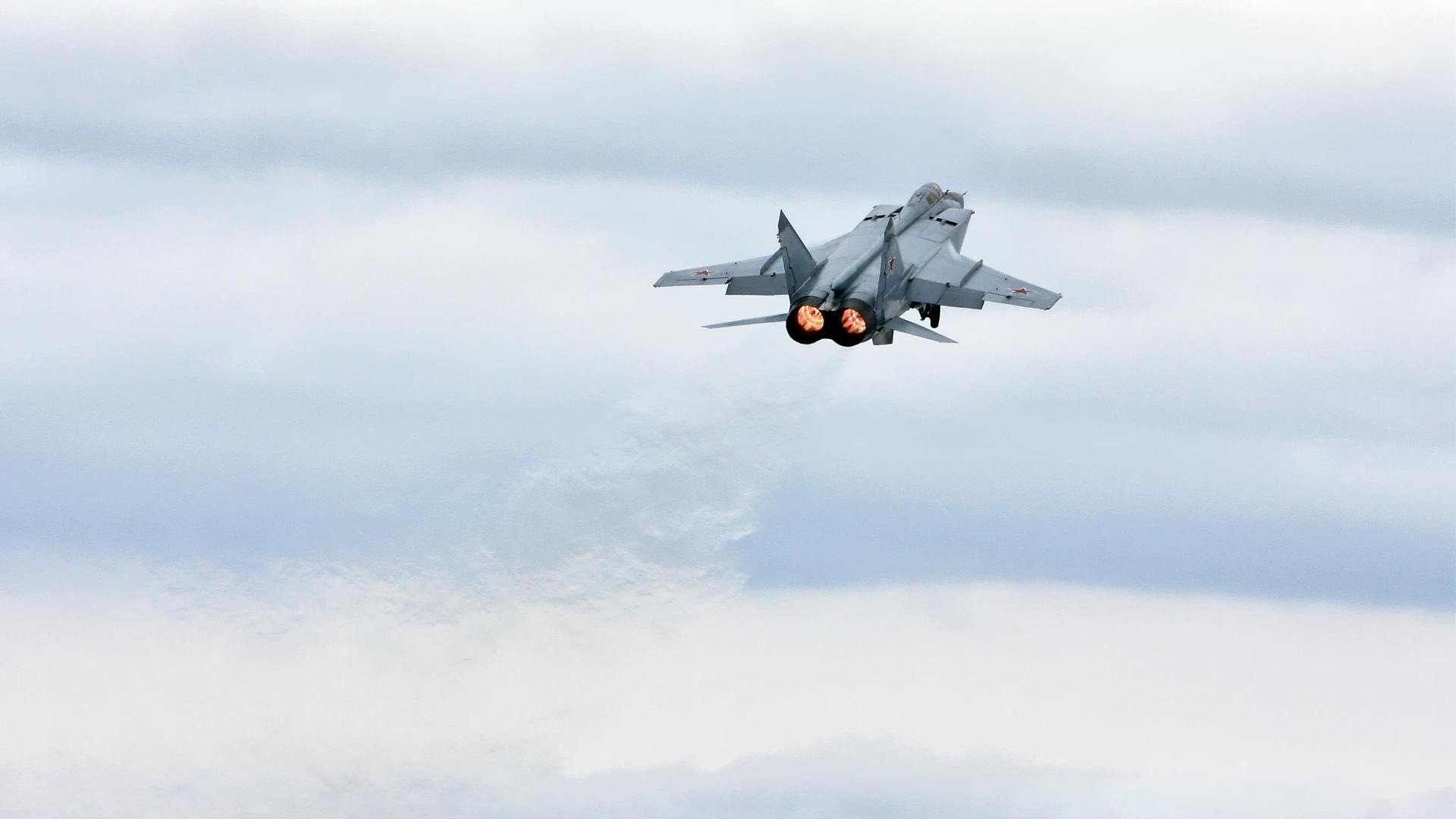 魔术师降临费城,当西亚卡姆的舞蹈令鹈鹕防线集体失语