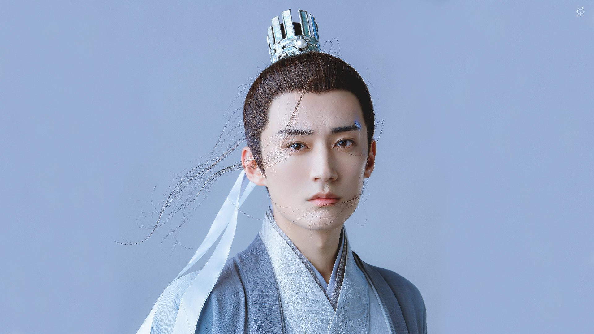 那双手，在世界的两端点燃同一种奇迹